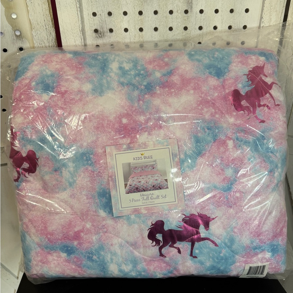 New in package Full size Unicorn quilt and sham set